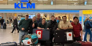 Onze zeven vrijwilligers op weg naar Ghana